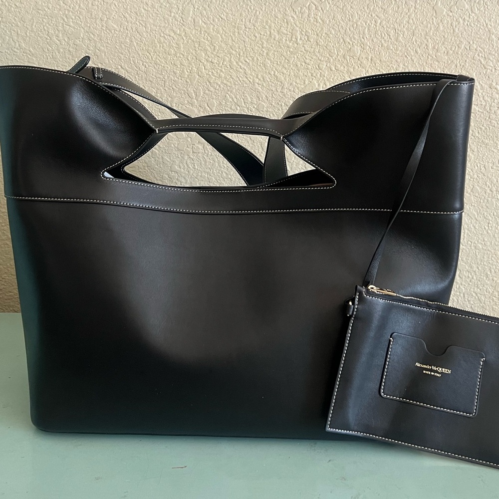 Alexander Mcqueen Black Leather The Bow Bag $2590 - Picture 6 of 14